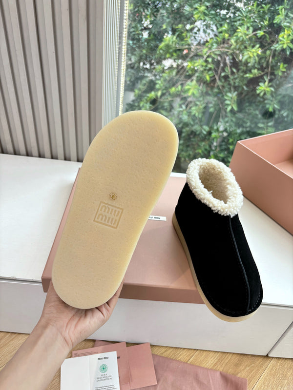 Miu FW25 Snow Boots Black White Wool Suede 506651