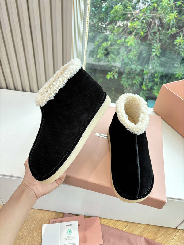 Miu FW25 Snow Boots Black White Wool Suede 506651