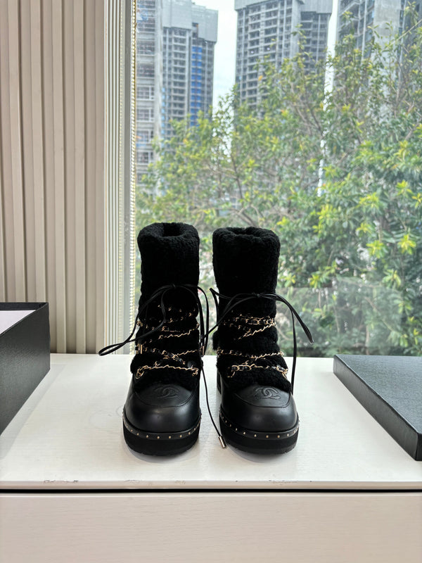 CC 2025 Short Boot Black Cowhide Wool 548840