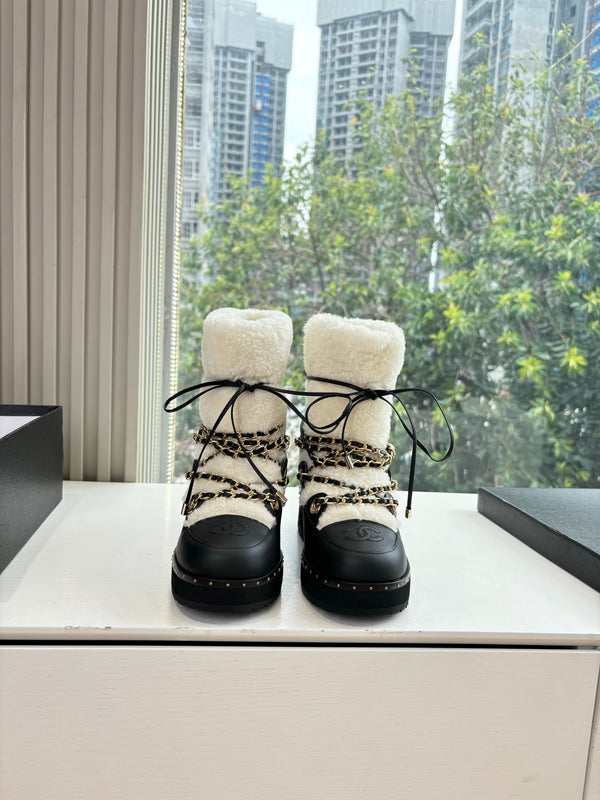 CC 2025 Short Boot White Black Cowhide Wool 548841