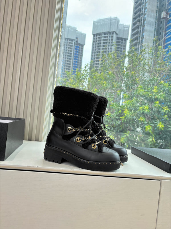 CC 2025 Short Boot Black Cowhide Wool 548840