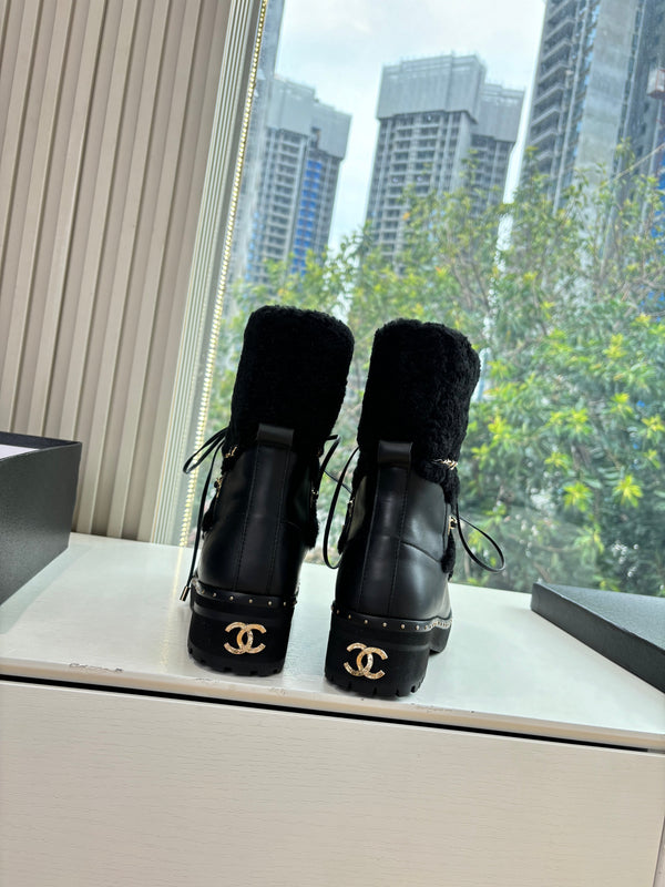 CC 2025 Short Boot Black Cowhide Wool 548840