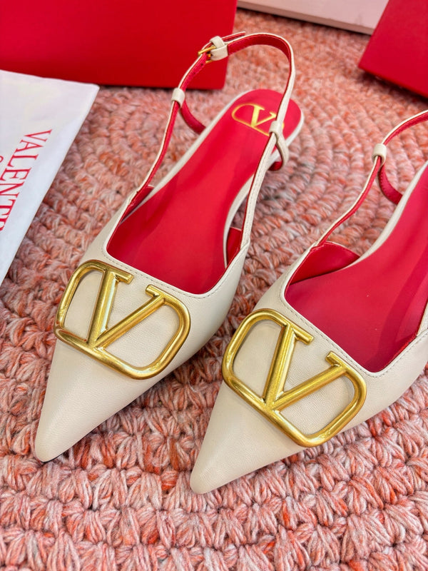 VLogo Signature Slingback 40mm Cream Sheepskin 702218