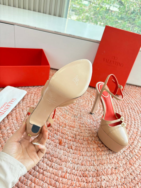 Escarpins plateforme Valentino Crasher 14,5 cm en peau de mouton beige 702231