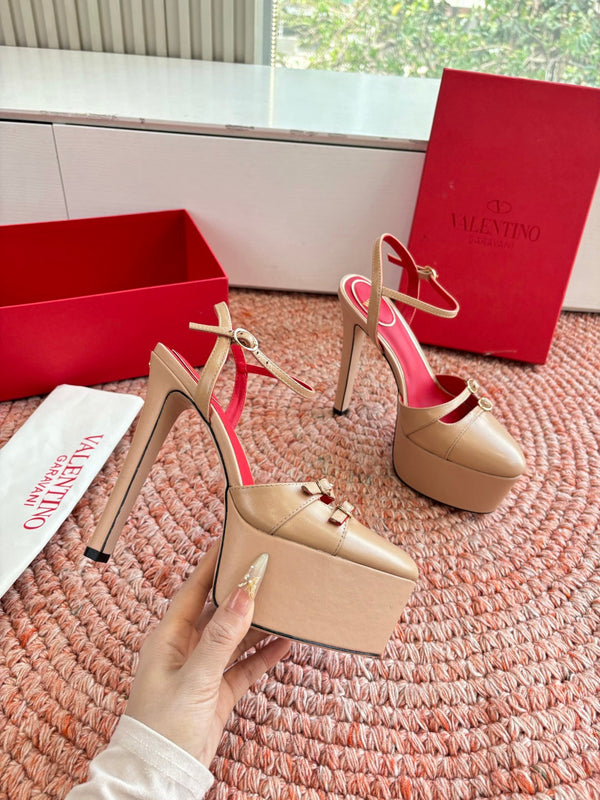 Escarpins plateforme Valentino Crasher 14,5 cm en peau de mouton beige 702231