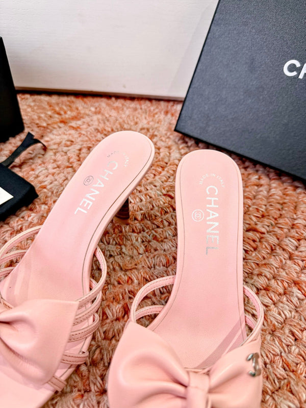 Sandales à talon aiguille CC 26s en peau de mouton rose 703672