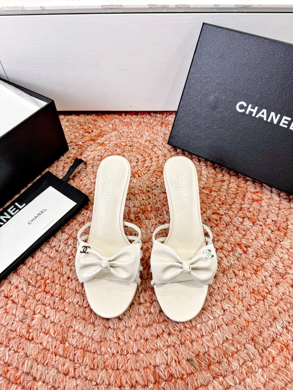 CC 26s Bow Heels Sandals White Sheepskin 703670