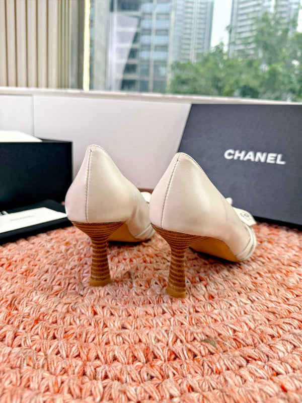 CC 26s Bow High Heels White Sheepskin 703676