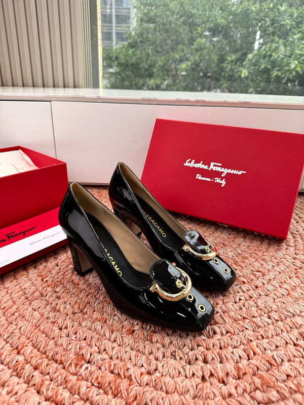 Ferragamo Gancini Pumps Black Patent Leather 760464