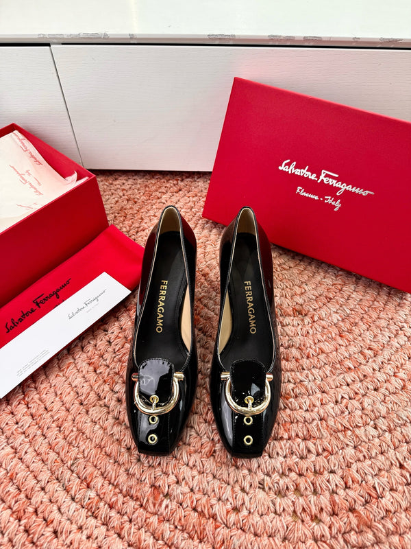 Ferragamo Gancini Pumps Black Patent Leather 760464