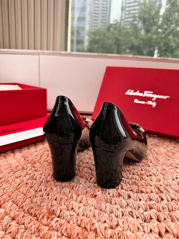 Ferragamo Gancini Pumps Black Patent Leather 760464
