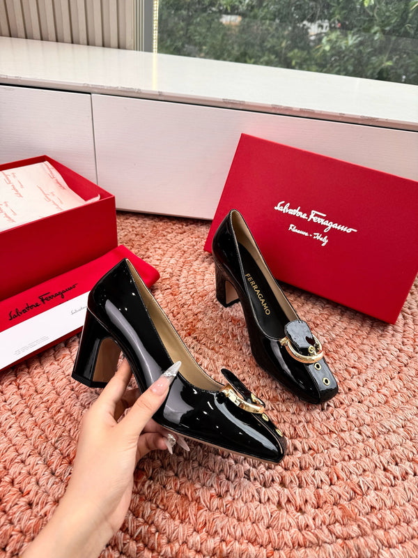 Ferragamo Gancini Pumps Black Patent Leather 760464