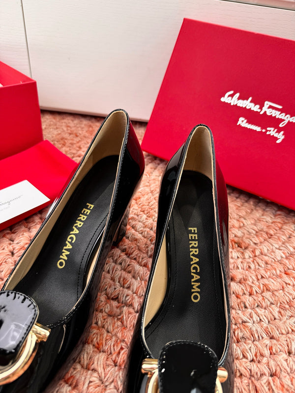 Ferragamo Gancini Pumps Black Patent Leather 760464