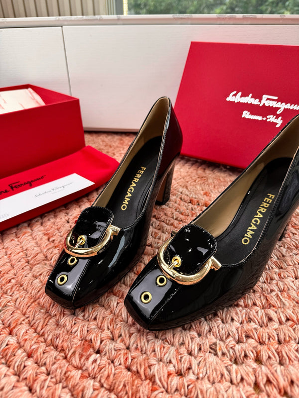 Ferragamo Gancini Pumps Black Patent Leather 760464