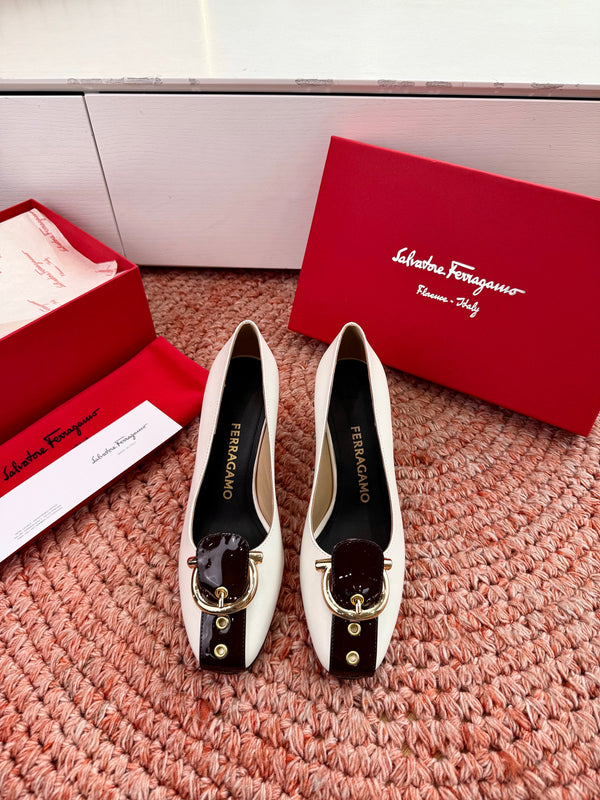 Ferragamo Gancini Pumps Black White Lambskin 760465