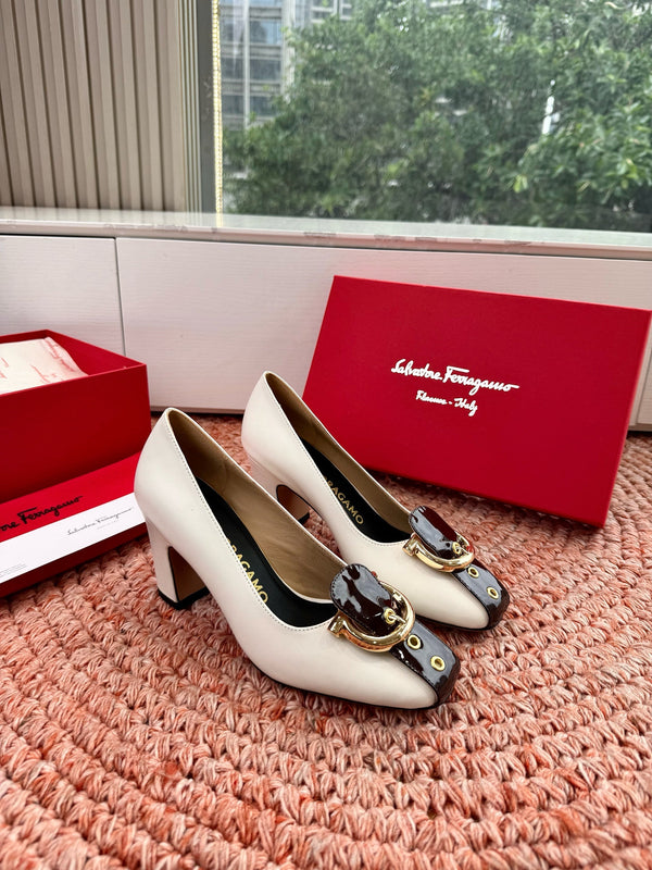 Ferragamo Gancini Pumps Black White Lambskin 760465