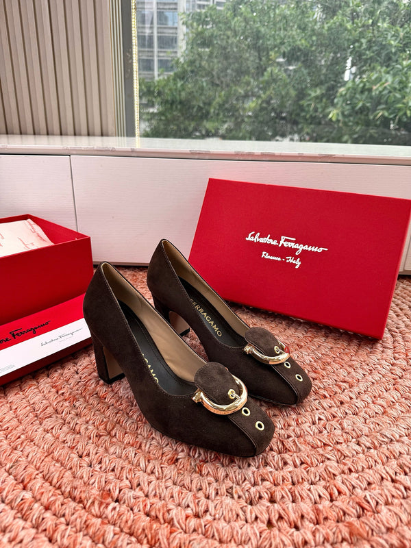 Ferragamo Gancini Pumps Dark Brown Suede 760467