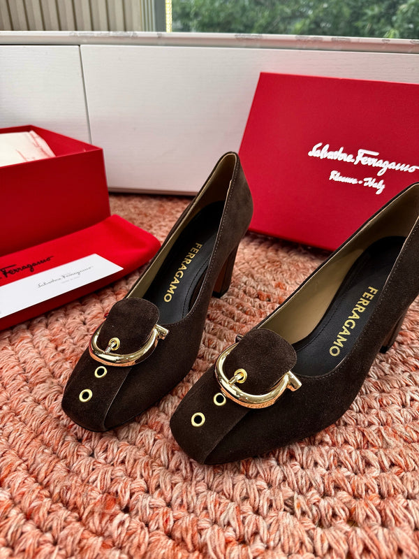 Ferragamo Gancini Pumps Dark Brown Suede 760467