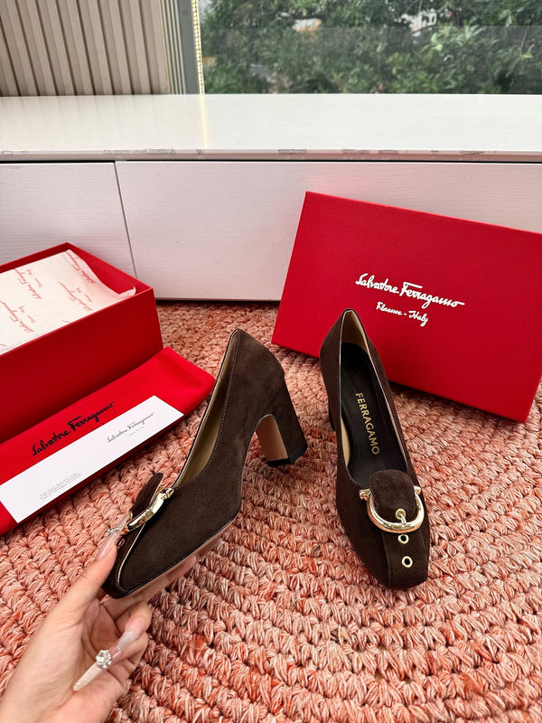 Ferragamo Gancini Pumps Dark Brown Suede 760467