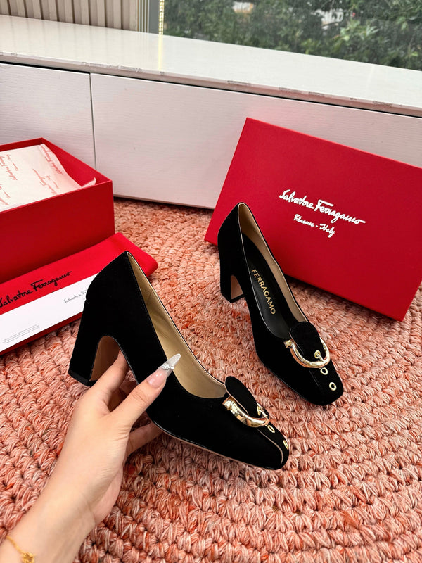 Ferragamo Gancini Pumps Black Suede 760468