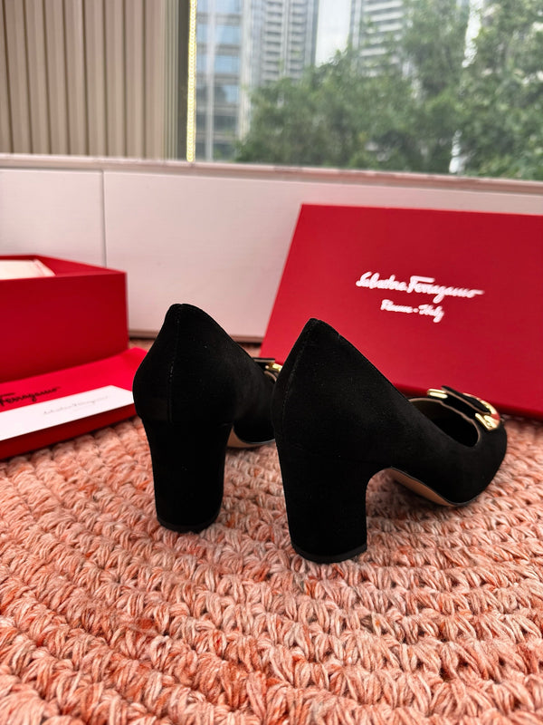 Ferragamo Gancini Pumps Black Suede 760468