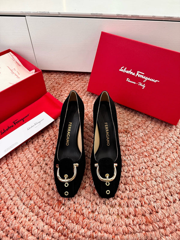 Ferragamo Gancini Pumps Black Suede 760468