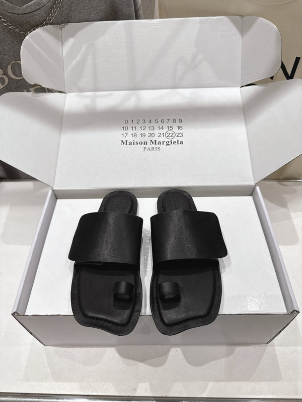 MM Flat Flip-Flops Black Cowhide 896509