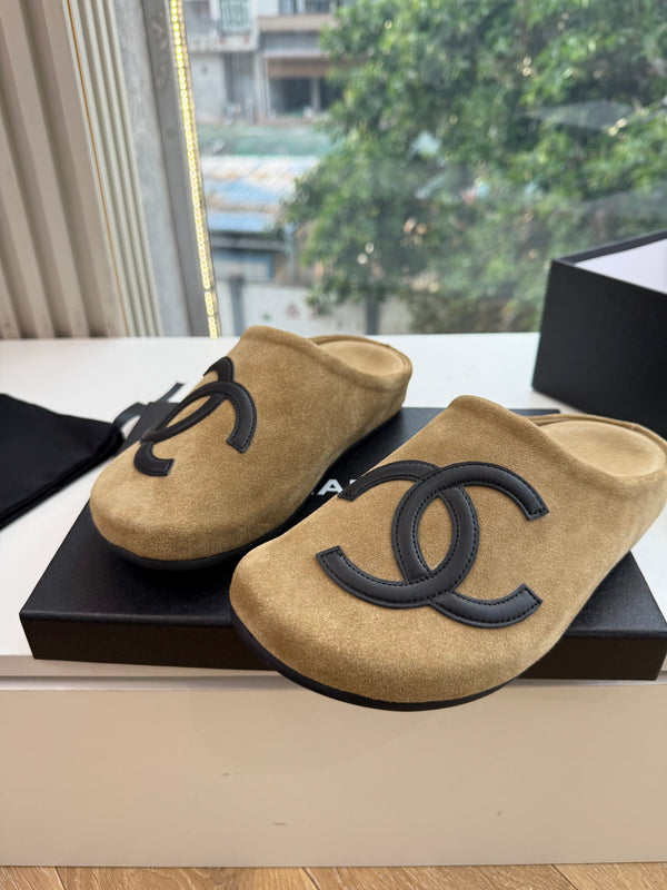 CC 26s Mules Beige Suede 967489