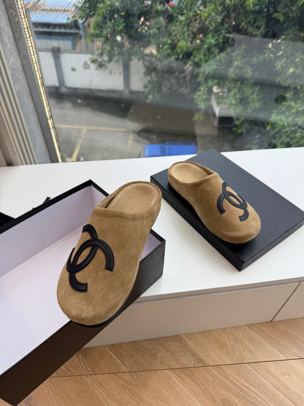 CC 26s Mules Beige Suede 967489