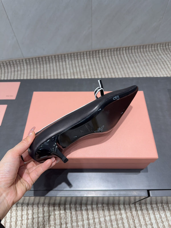 Miu 26s Pointed Toe Pumps 55mm In Black And White Calfskin With Bow