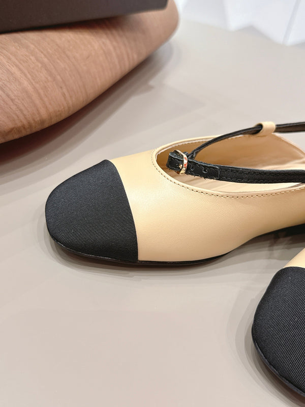Ballerines CC 26s bout rond talon ouvert Noir Beige Tissu Cuir 613255
