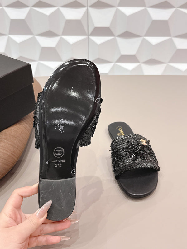 Sandales plates CC 26s en paille noire et cuir 613263