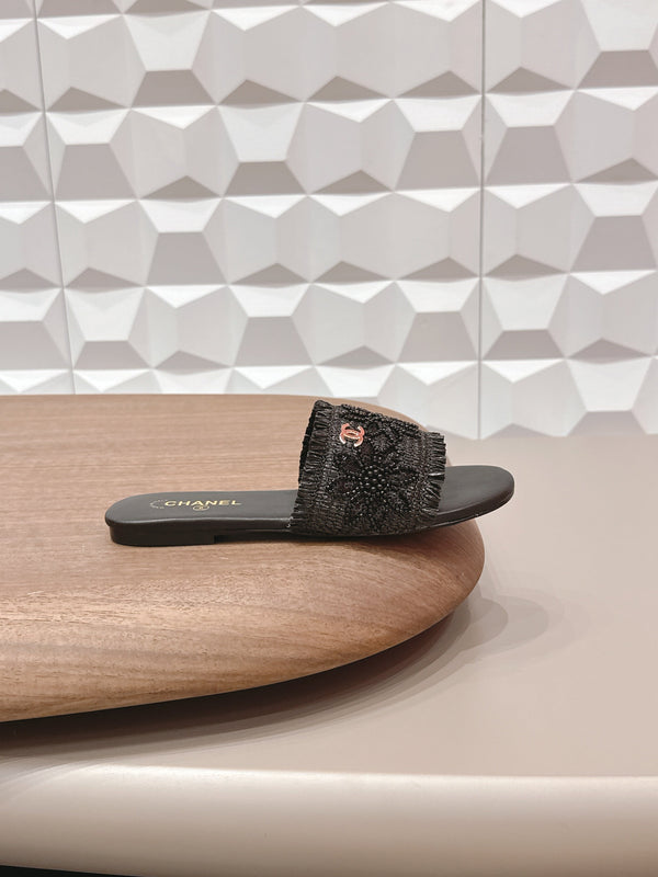 Sandales plates CC 26s en paille noire et cuir 613263