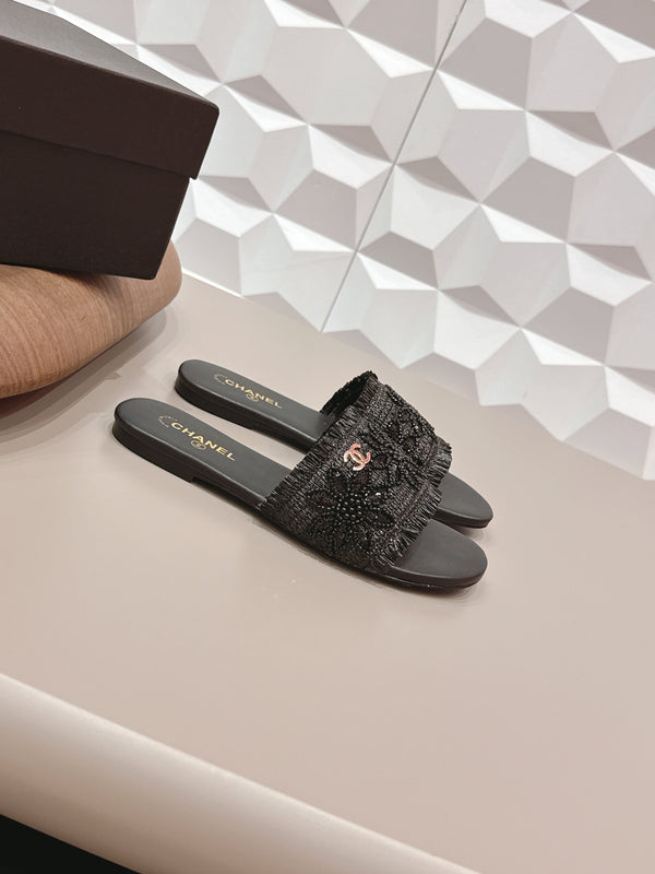 Sandales plates CC 26s en paille noire et cuir 613263