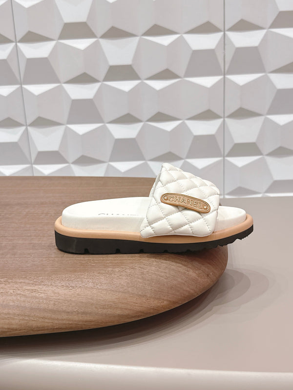 CC 26s Sandales Boucle Cuir Matelassé Blanc 613275