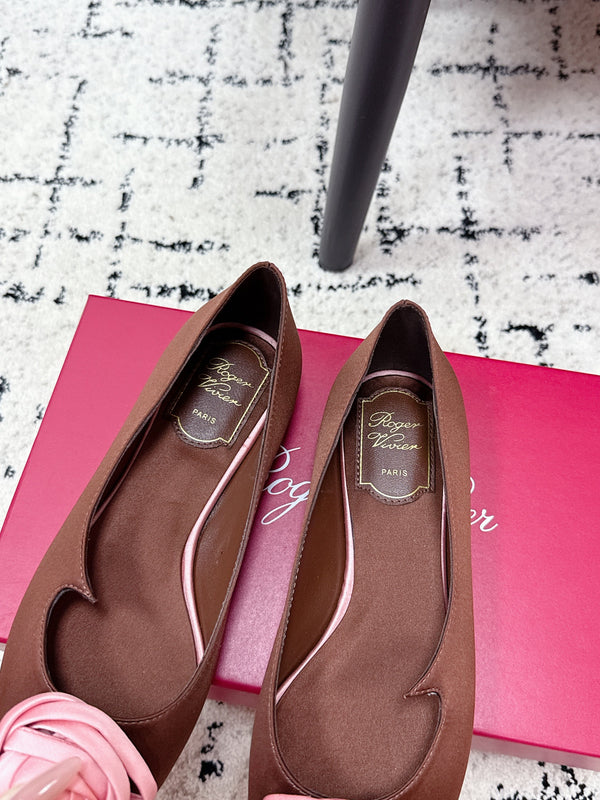 RV Rose Vivier Flower Slingback Plat Satin Rose Marron 617285