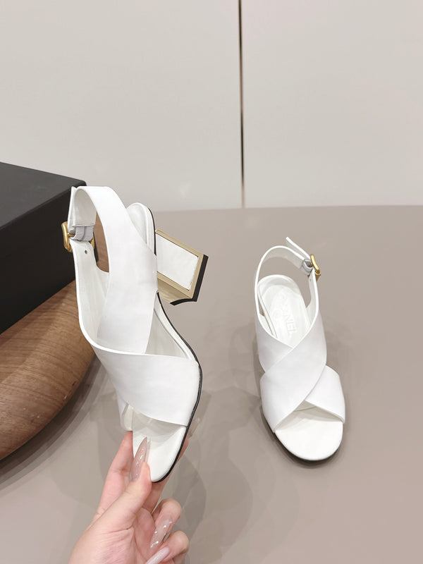 Sandales à bout rond et talon carré CC 26s en cuir blanc de 7,5 cm