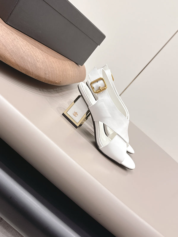 Sandales à bout rond et talon carré CC 26s en cuir blanc de 7,5 cm