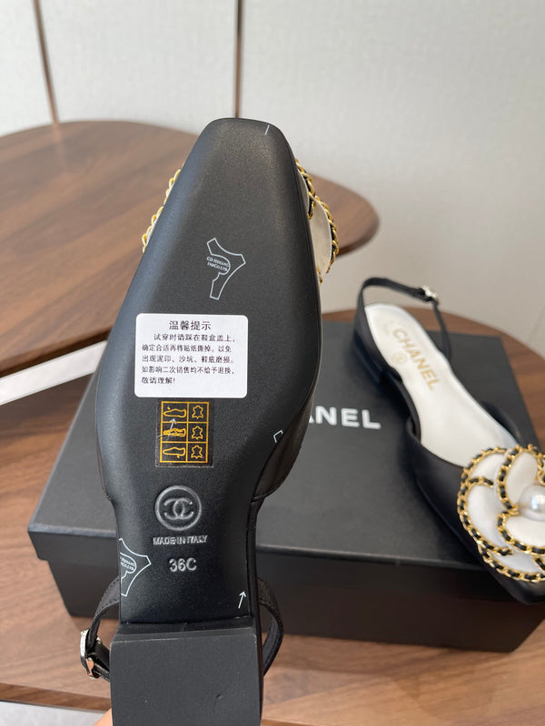 CC Classique Camélia Plat Slingback Cuir Noir Blanc 624232