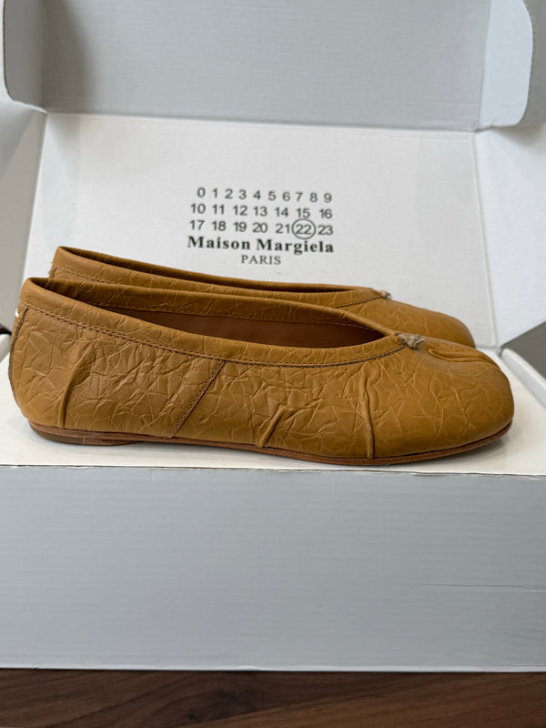 MM Split Toe Flat Heel Brown Textured Leather 890030