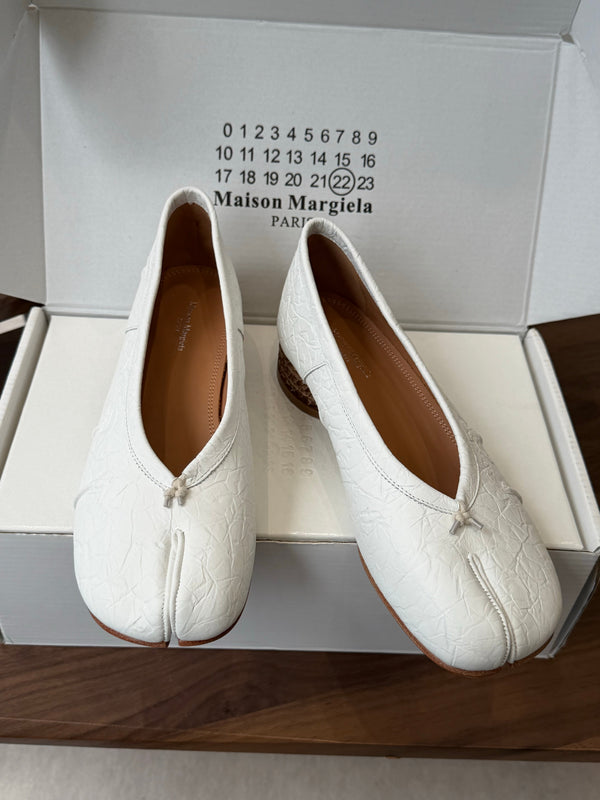 MM Split Toe Low Heel 3cm White Textured Leather 890034