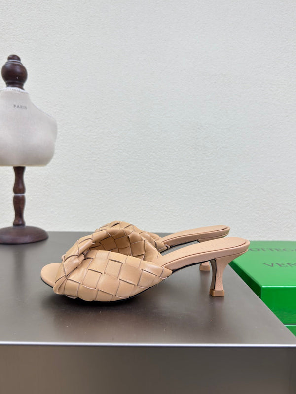BV Blink Mule 5cm Buff Beige Intrecciato Leather
