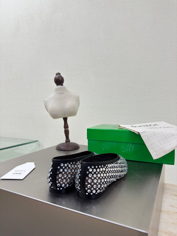 BV Rhinestones Sofia Deep Flat Black Mesh 428484