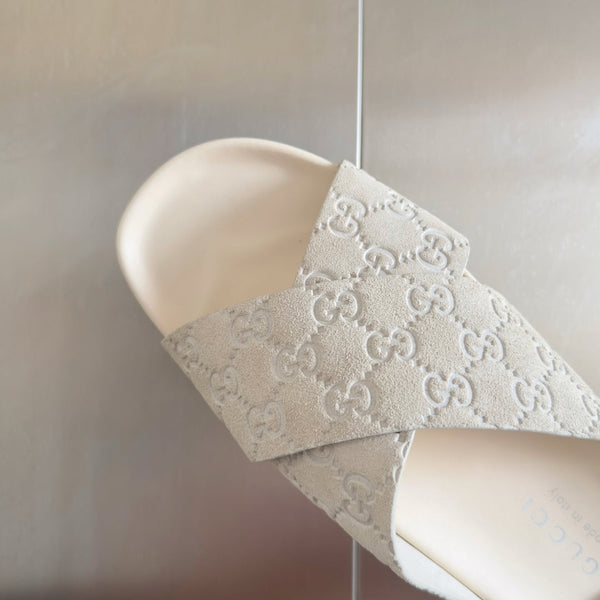 GG Men's Slide White Embossed Suede 595711