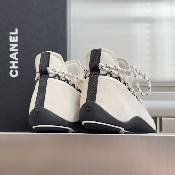 CC 26s Métiers d’art 2026 Sneakers White Suede Fibers 869409