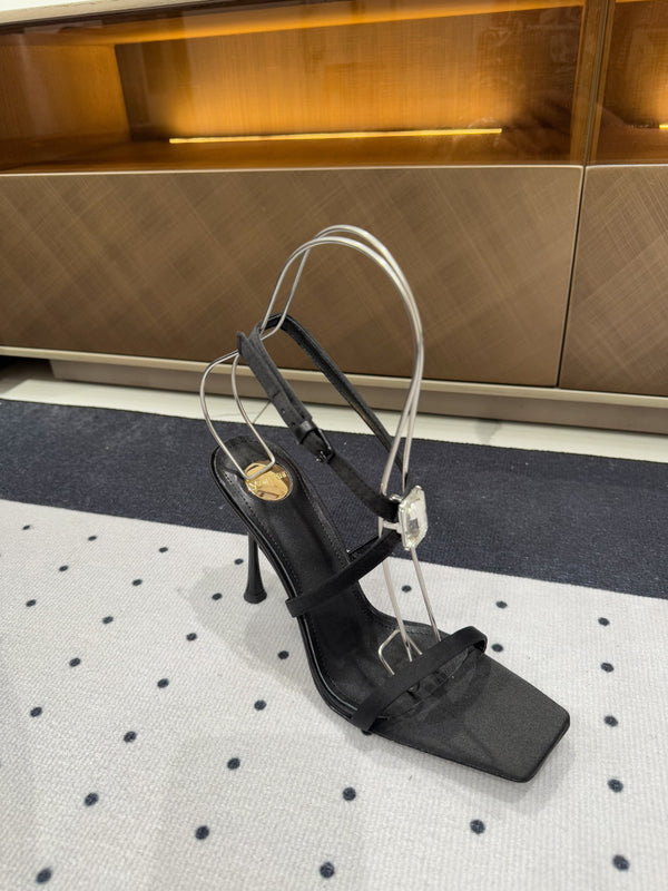 SANDALI CON TACCO ALTO IN SETA NERA CON CINTURINI E GIOIELLO ATTACCATO