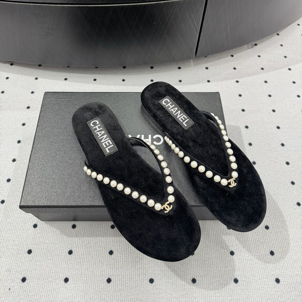 CC Thong Slippers Black Velet Pearl