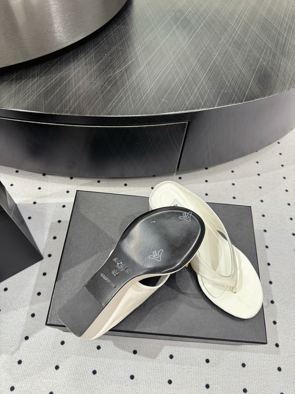 Alaia 25 Cube Thong Mules White Sheepskin 296089