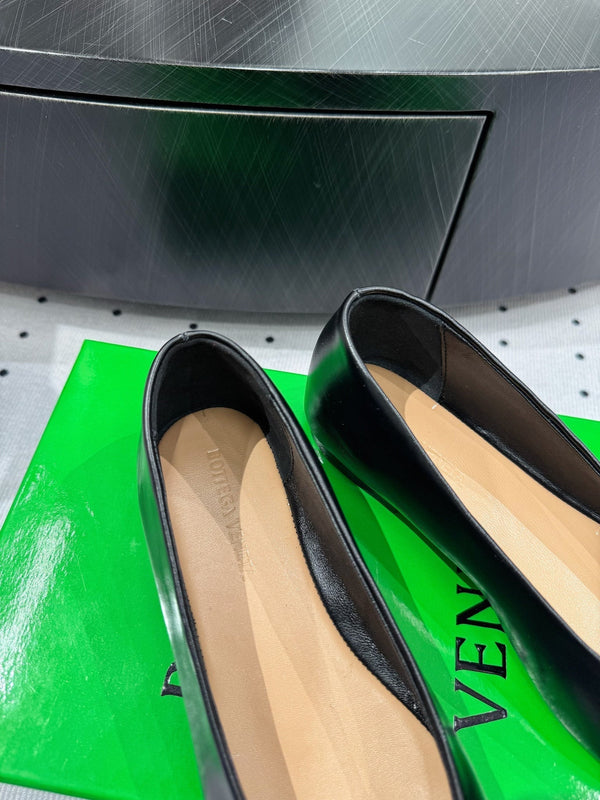 BV 26s Ballet Flats Black Calfskin