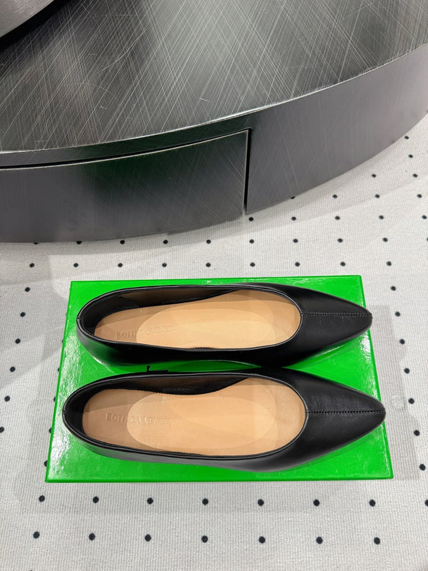 BV 26s Ballet Flats Black Calfskin